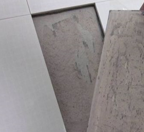 原阳瓷砖空鼓维修公司分享瓷砖铺贴时如果打浆（即涂抹在瓷砖背面和基层上的砂浆或瓷砖胶）过少，会带来以下问题